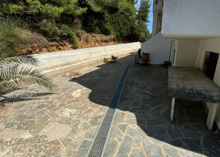 Loutra Agias Paraskevis 度假居 *